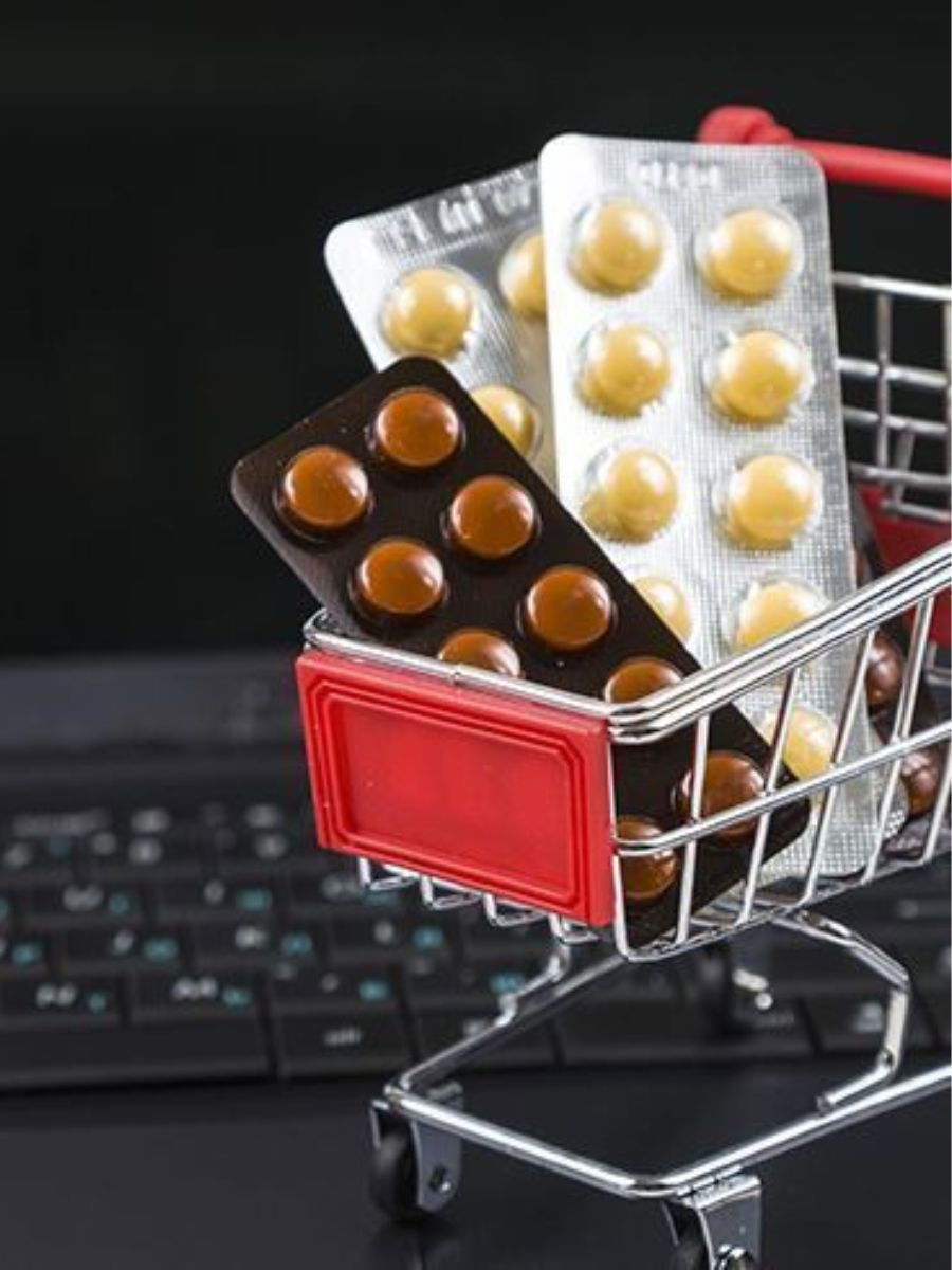 औषधी ऑनलाइन मागवताना 8 गोष्टी नेहमी लक्षात ठेवा - Marathi News | औषधी ऑनलाइन मागवताना 8 गोष्टी नेहमी लक्षात ठेवा | Latest Photos at Lokmat.com