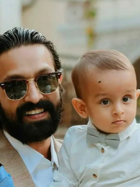 विक्रांत मेस्सीच्या मुलाच्या जन्मदाखल्यात धर्माचा रकाना कोरा कारण.. - Marathi News | विक्रांत मेस्सीच्या मुलाच्या जन्मदाखल्यात धर्माचा रकाना कोरा कारण.. | Latest Photos at Lokmat.com विक्रांत मेस्सीच्या मुलाच्या जन्मदाखल्यात धर्माचा रकाना कोरा कारण.. - Marathi News | विक्रांत मेस्सीच्या मुलाच्या जन्मदाखल्यात धर्माचा रकाना कोरा कारण.. | Latest Photos at Lokmat.com