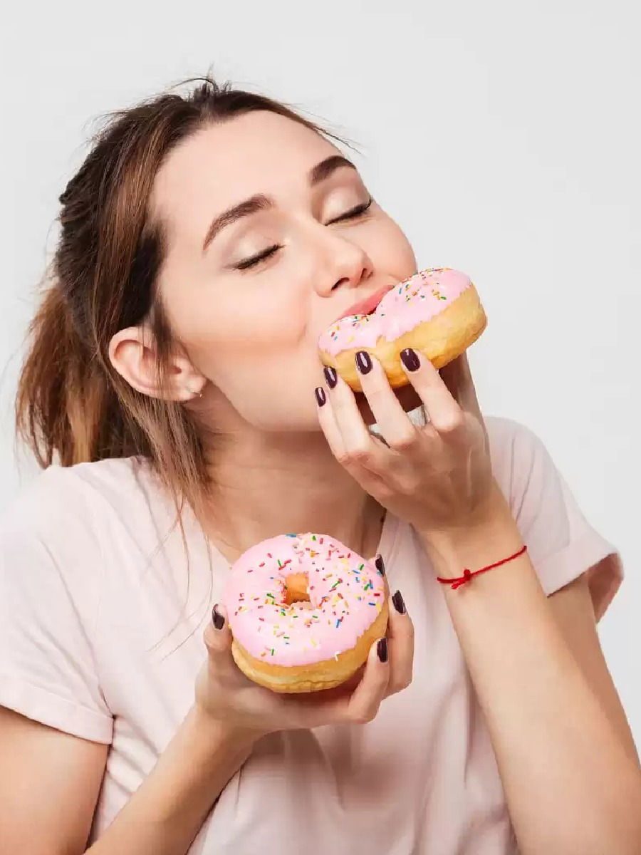 गोड पदार्थ जेवणानंतर खावेत की आधी? - Marathi News | गोड पदार्थ जेवणानंतर खावेत की आधी? | Latest Photos at Lokmat.com