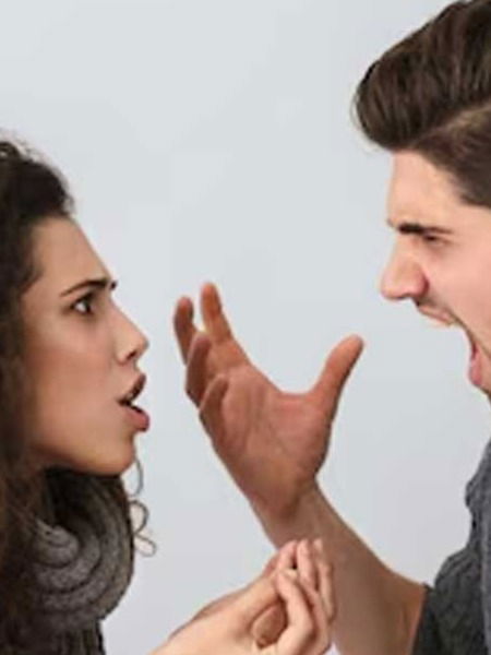 प्रेमात ब्रेकअप नको ना? मग 'अशा' लोकांपासून ४ हात दूरच राहा - Marathi News | प्रेमात ब्रेकअप नको ना? मग 'अशा' लोकांपासून ४ हात दूरच राहा | Latest Photos at Lokmat.com