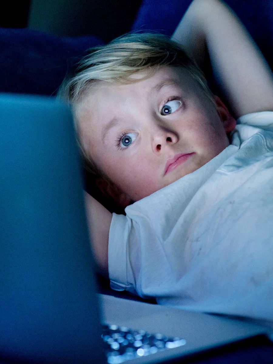 स्क्रीनटाईमचा अतिरेक बेततो मुलांच्या ह्रदयावर? - Marathi News | स्क्रीनटाईमचा अतिरेक बेततो मुलांच्या ह्रदयावर? | Latest Photos at Lokmat.com