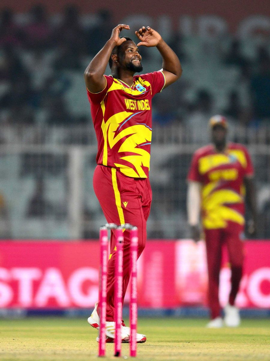 T20 वर्ल्ड कपमध्ये फक्त एका गोलंदाजाने साधलाय दोन हॅटट्रिकचा डाव तेही... - Marathi News | T20 वर्ल्ड कपमध्ये फक्त एका गोलंदाजाने साधलाय दोन हॅटट्रिकचा डाव तेही... | Latest Photos at Lokmat.com