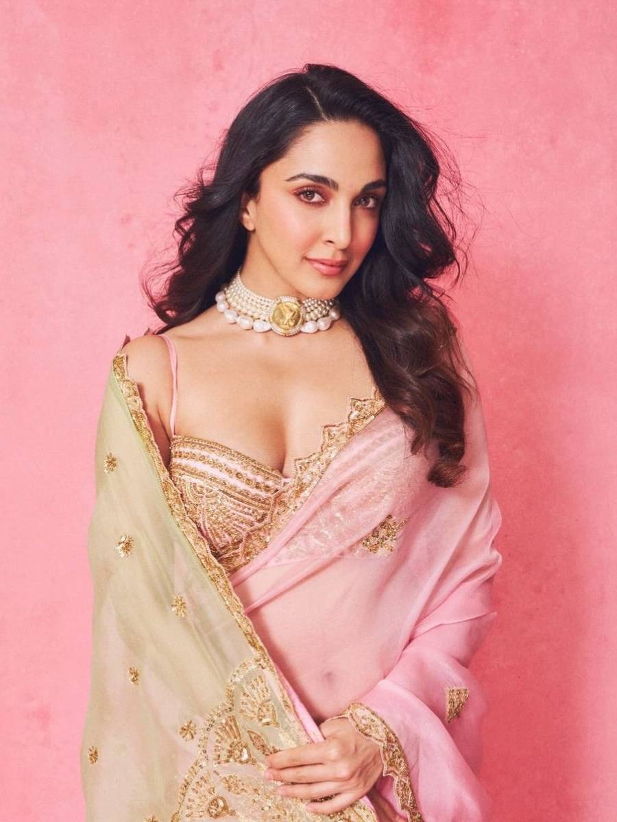 बॉलिवूडच्या दिग्गज अभिनेत्याची नात आहे कियारा अडवाणी, तुम्हाला माहितीये? - Marathi News | बॉलिवूडच्या दिग्गज अभिनेत्याची नात आहे कियारा अडवाणी, तुम्हाला माहितीये? | Latest Photos at Lokmat.com