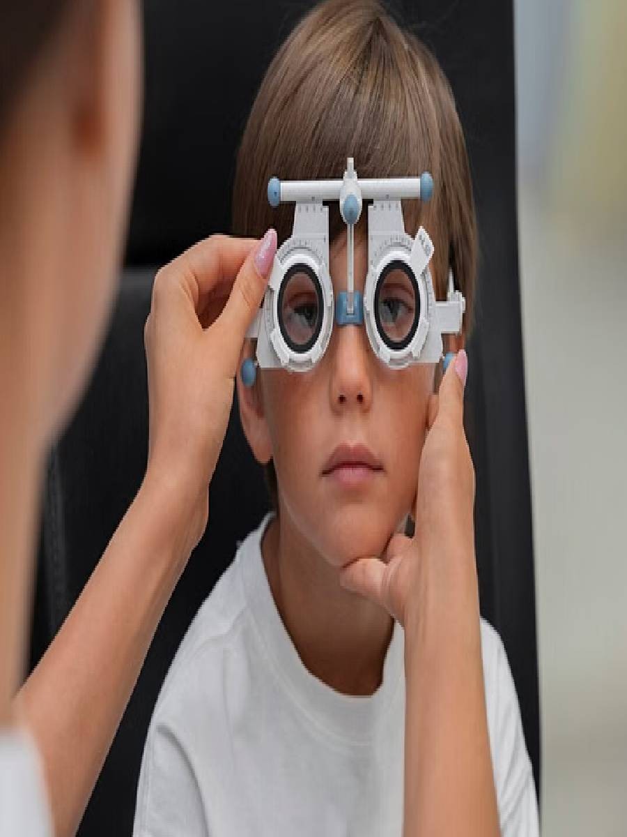 मुलाची दृष्टी सुरक्षित ठेवायची असेल, तर या लक्षणांकडे दुर्लक्ष करू नका - Marathi News | मुलाची दृष्टी सुरक्षित ठेवायची असेल, तर या लक्षणांकडे दुर्लक्ष करू नका | Latest Photos at Lokmat.com