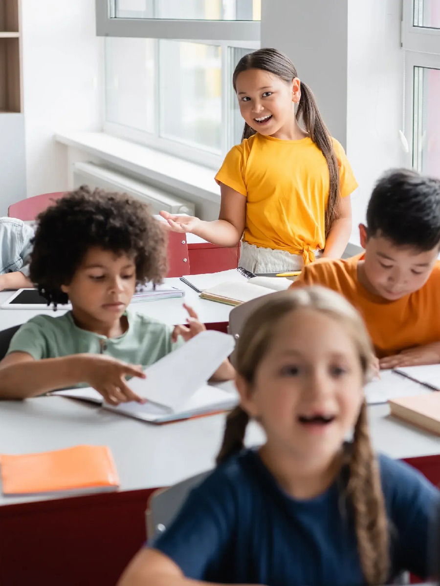 मुलांमधील संभाषण कौशल्य कसे सुधारावे? - Marathi News | मुलांमधील संभाषण कौशल्य कसे सुधारावे? | Latest Photos at Lokmat.com