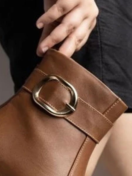 पायात घट्ट बसणारे चपला, बूट लूज करण्याच्या ७ टिप्स... - Marathi News | पायात घट्ट बसणारे चपला, बूट लूज करण्याच्या ७ टिप्स... | Latest Photos at Lokmat.com