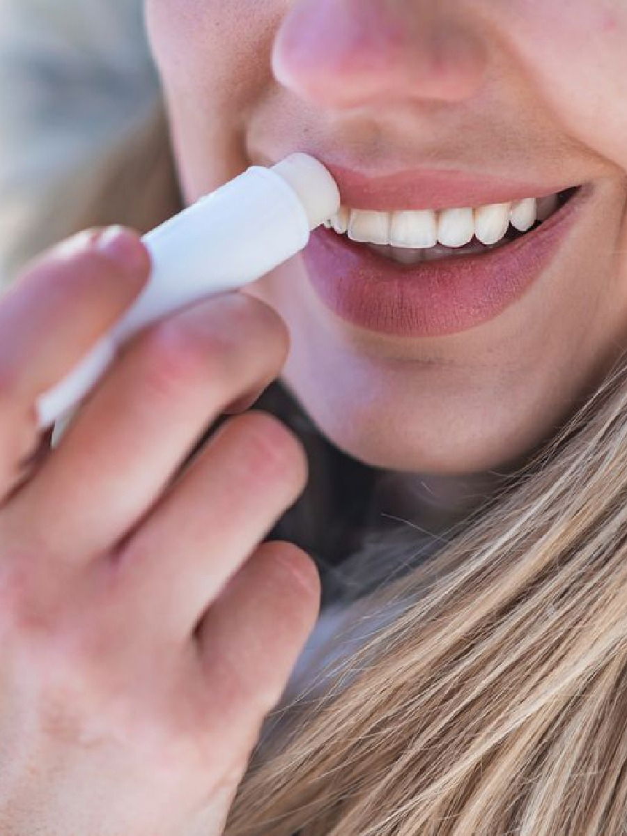 घरातील बेसिक गोष्टींपासून तयार करा Lip Blam - Marathi News | घरातील बेसिक गोष्टींपासून तयार करा Lip Blam | Latest Photos at Lokmat.com