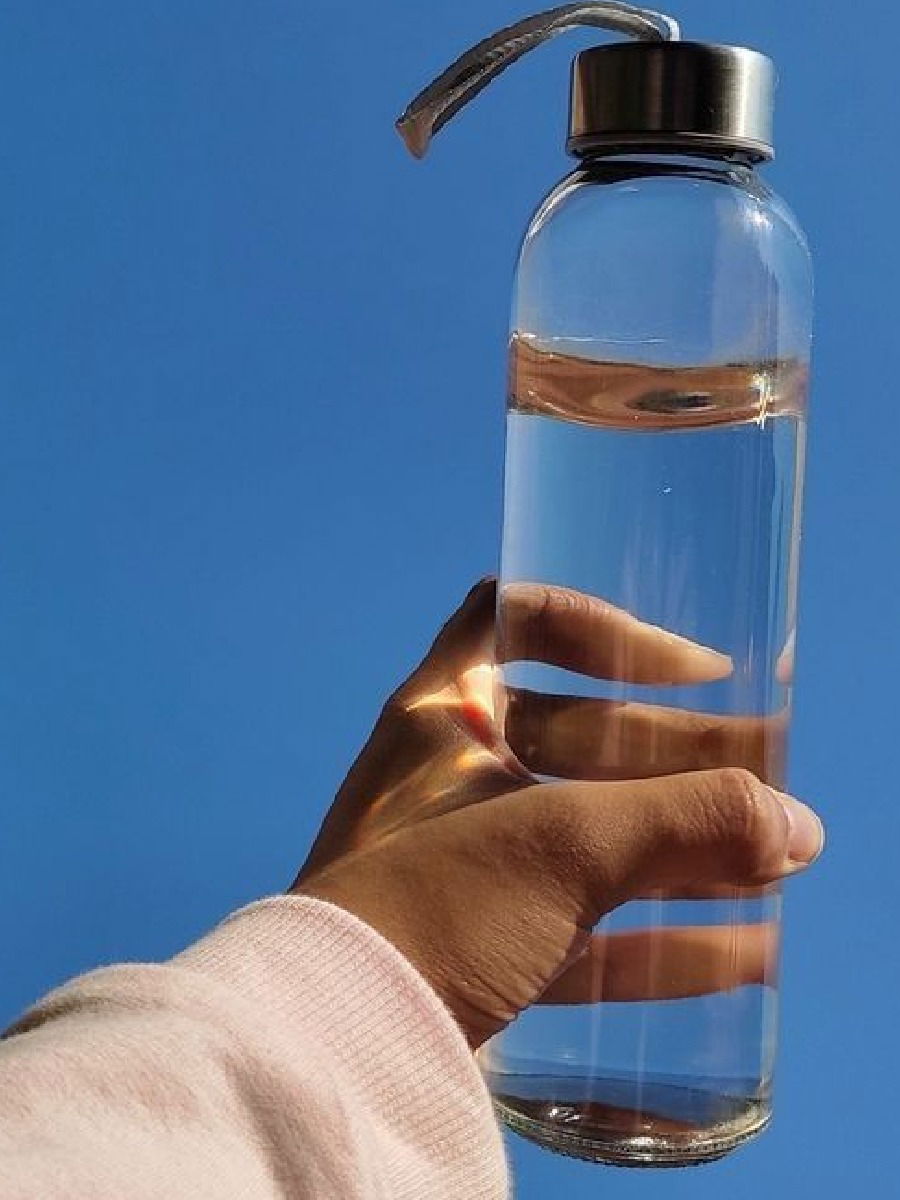 रोजच्या वापरासाठी कोणती वॉटरबॉटल चांगली? - Marathi News | रोजच्या वापरासाठी कोणती वॉटरबॉटल चांगली? | Latest Photos at Lokmat.com
