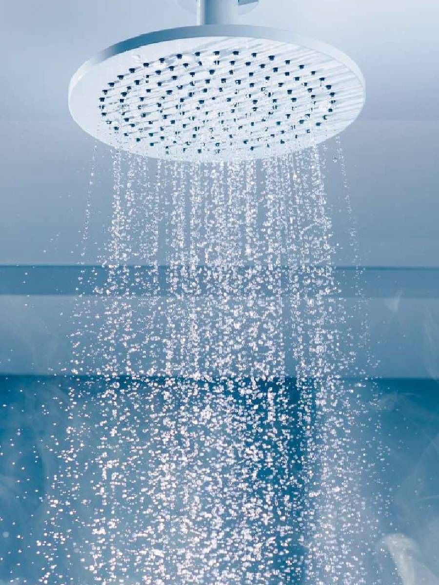 हिवाळ्यात दररोज गरम पाण्याने आंघोळ केल्याने हे नुकसान होऊ शकते - Marathi News | हिवाळ्यात दररोज गरम पाण्याने आंघोळ केल्याने हे नुकसान होऊ शकते | Latest Photos at Lokmat.com