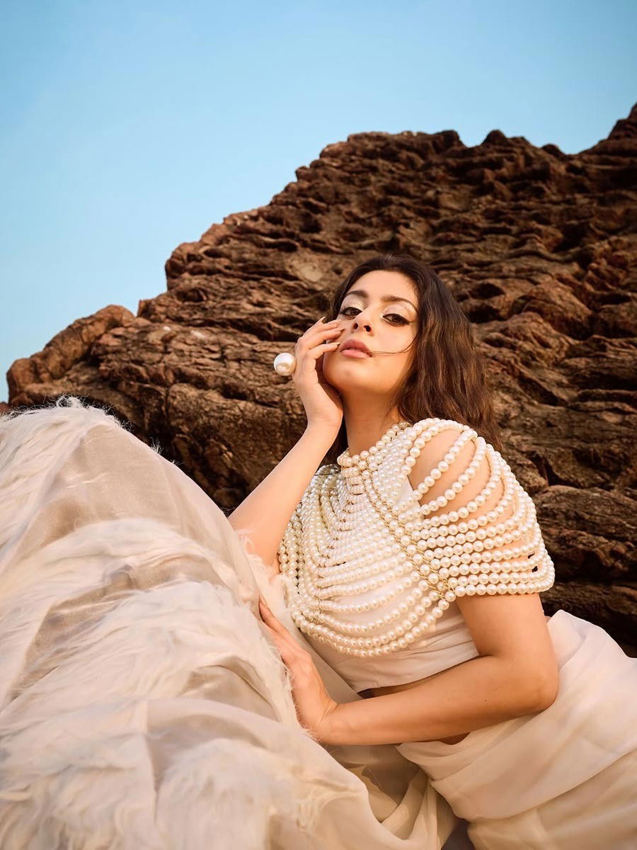 एक नंबर, तुझी कंबर; हे चाल शेकी शेकी - Marathi News | एक नंबर, तुझी कंबर; हे चाल शेकी शेकी | Latest Photos at Lokmat.com