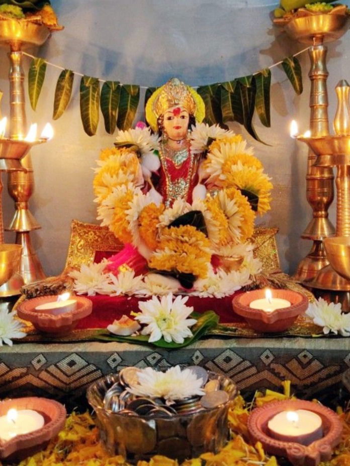 दुर्गाष्टमी: ७ कामे करा,लक्ष्मीकृपा करेल - Marathi News | दुर्गाष्टमी: ७ कामे करा,लक्ष्मीकृपा करेल | Latest Photos at Lokmat.com