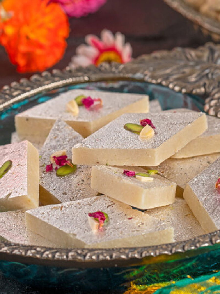 फ्रीजमध्ये मिठाई ठेवतांना घ्या 'ही' काळजी - Marathi News | फ्रीजमध्ये मिठाई ठेवतांना घ्या 'ही' काळजी | Latest Photos at Lokmat.com