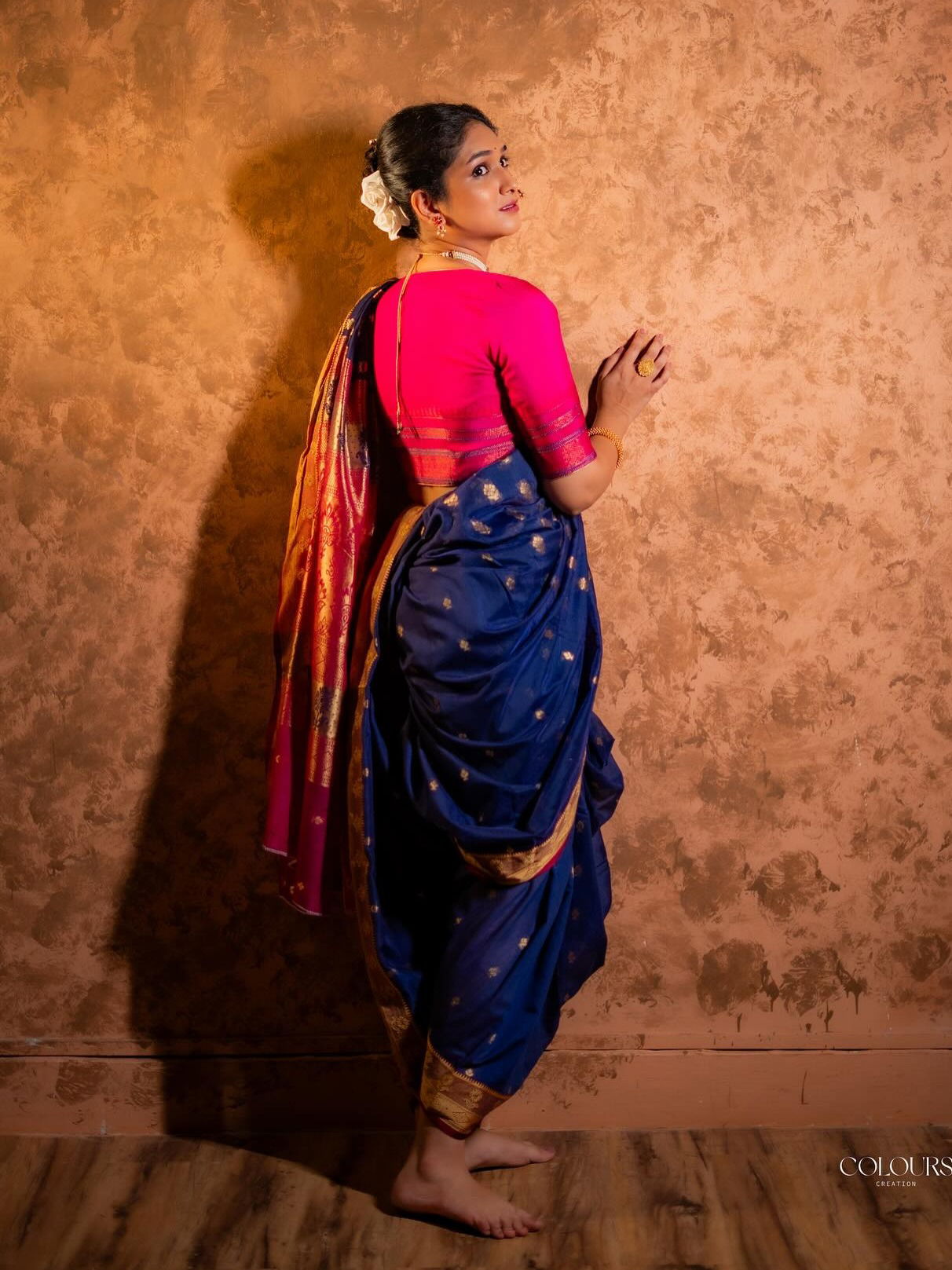 दिवाळीत प्रियदर्शनीचा पारंपरिक लूक - Marathi News | दिवाळीत प्रियदर्शनीचा पारंपरिक लूक | Latest Photos at Lokmat.com