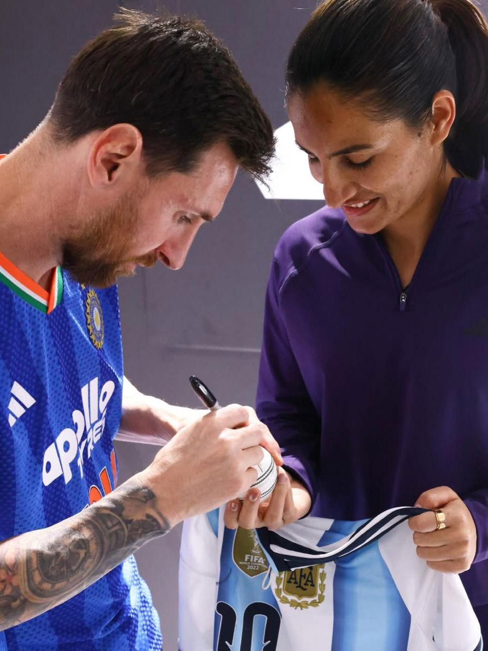 ...अन् या महिला क्रिकेटला मिळाली मेस्सीसोबत फोटोशूटची संधी