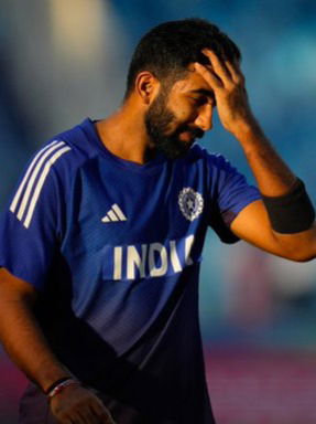 Asia Cup Most Wickets : गोलंदाजीत बुमराहवर भारी पडला पाकचा बॅटर - Marathi News | Asia Cup Most Wickets : गोलंदाजीत बुमराहवर भारी पडला पाकचा बॅटर | Latest Photos at Lokmat.com