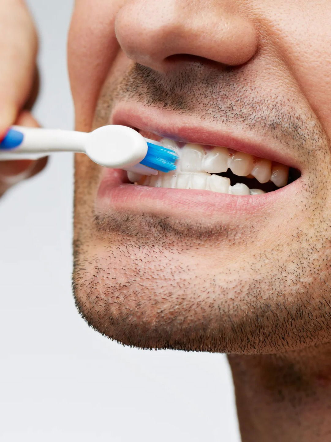 हे आहेत रात्री दात घासण्याचे फायदे - Marathi News | हे आहेत रात्री दात घासण्याचे फायदे | Latest Photos at Lokmat.com