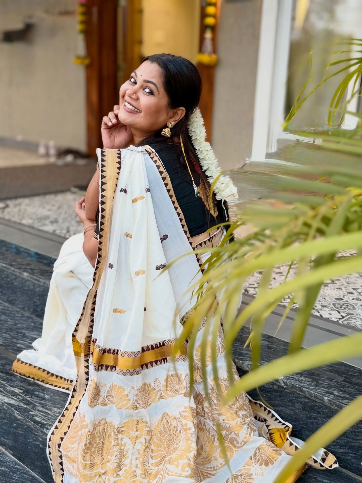 'लॉली'चा साडीतील सुंदर लूक