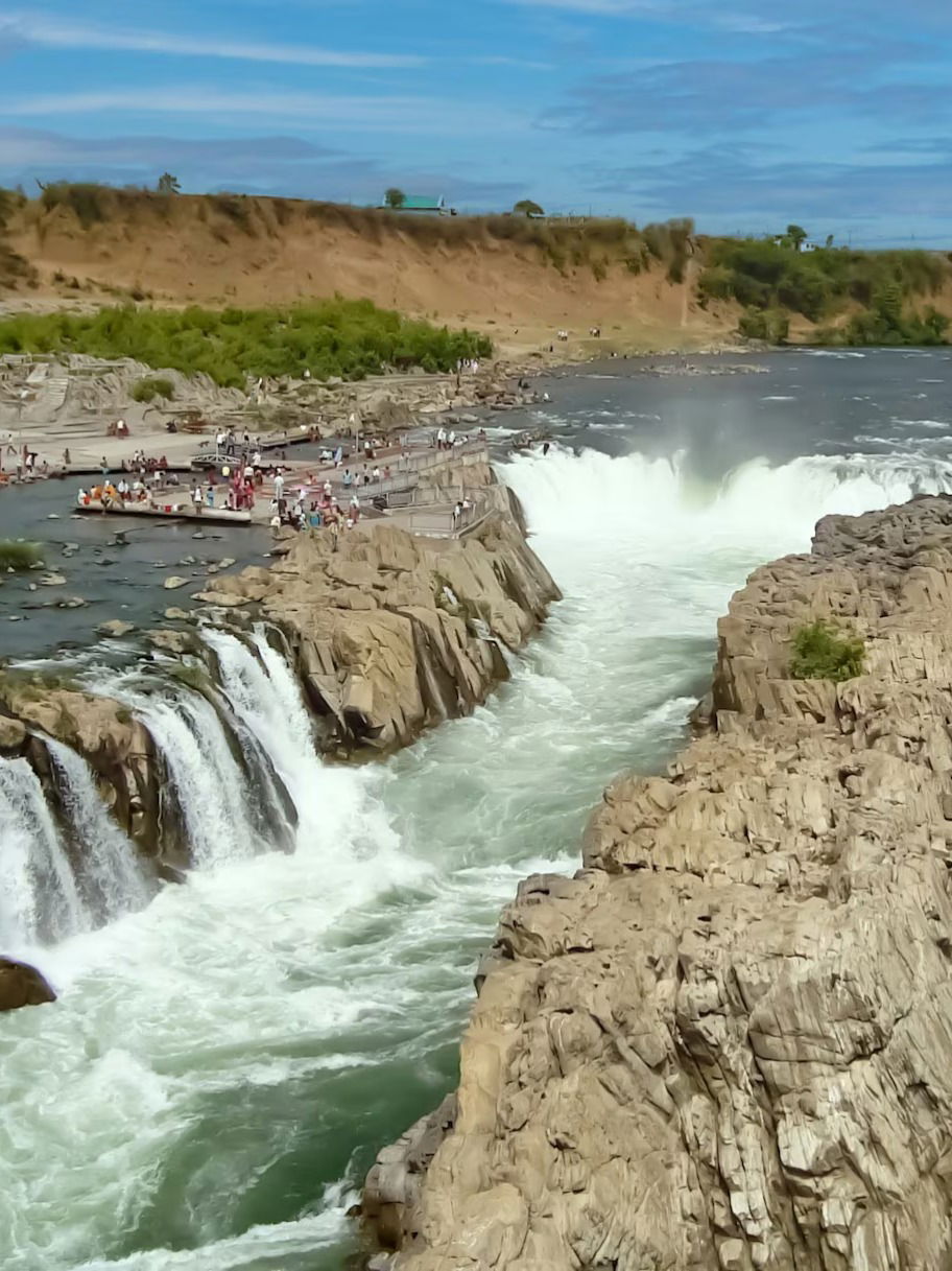 अजबच! उलट्या वाहतात देशातील 'या' नद्या - Marathi News | अजबच! उलट्या वाहतात देशातील 'या' नद्या | Latest Photos at Lokmat.com