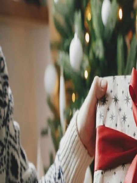 वास्तुशांतीच्या दिवशी देऊ नयेत 'या' गोष्टींच्या भेटवस्तू - Marathi News | वास्तुशांतीच्या दिवशी देऊ नयेत 'या' गोष्टींच्या भेटवस्तू | Latest Photos at Lokmat.com