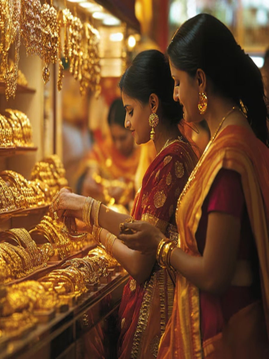 दिवाळीपूर्वी सोन्याच्या दरानं केला नवा विक्रम, चांदीही महागली; खरेदीपूर्वी पाहा नवी किंमत - Marathi News | दिवाळीपूर्वी सोन्याच्या दरानं केला नवा विक्रम, चांदीही महागली; खरेदीपूर्वी पाहा नवी किंमत | Latest Photos at Lokmat.com