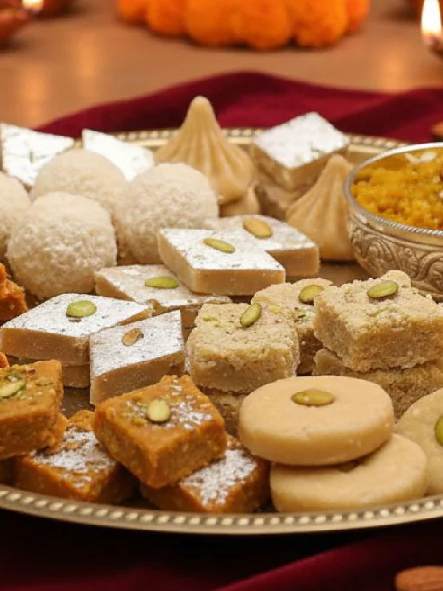 अशी ओळखा भेसळयुक्त मिठाई! - Marathi News | अशी ओळखा भेसळयुक्त मिठाई! | Latest Photos at Lokmat.com