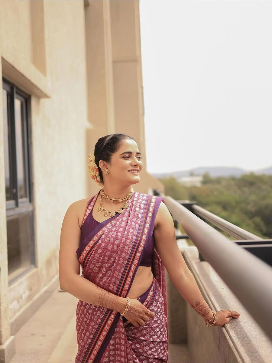 भाग्यश्रीच्या मनमोहक अदा भाग्यश्रीच्या मनमोहक अदा