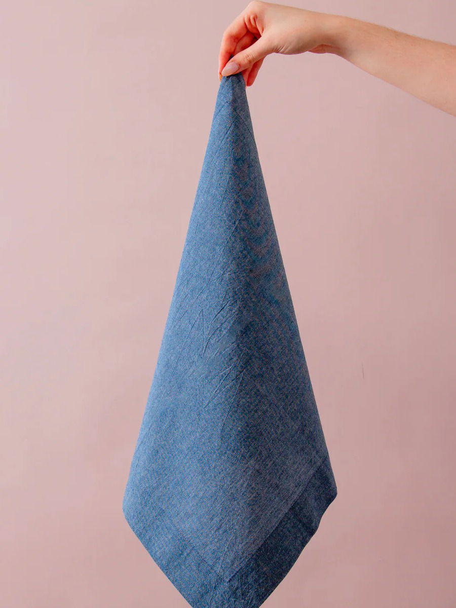 किचन नॅपकिनला कुबट घाण वास येतोय? 'या' टेक्निकने करा दुर्गंधीची समस्या दूर - Marathi News | किचन नॅपकिनला कुबट घाण वास येतोय? 'या' टेक्निकने करा दुर्गंधीची समस्या दूर | Latest Photos at Lokmat.com