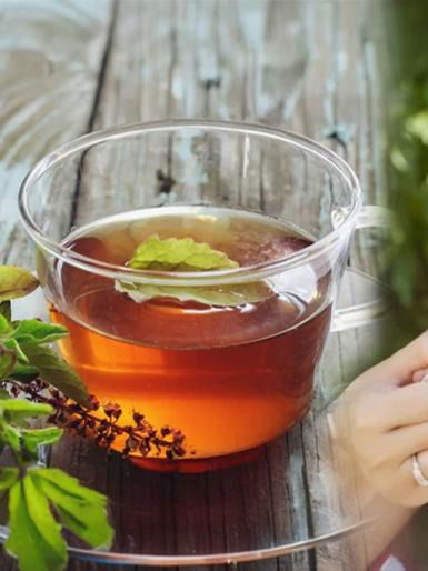 तुळशीची पाने म्हणजे आरोग्यासाठी वरदानच;'असा' करा उपयोग - Marathi News | तुळशीची पाने म्हणजे आरोग्यासाठी वरदानच;'असा' करा उपयोग | Latest Photos at Lokmat.com