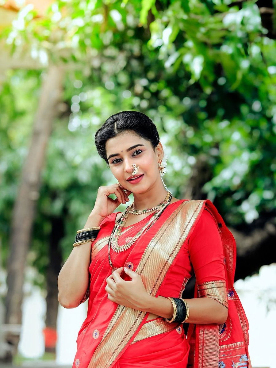 मराठमोळी थोडीशी साधी भोळी... - Marathi News | मराठमोळी थोडीशी साधी भोळी... | Latest Photos at Lokmat.com