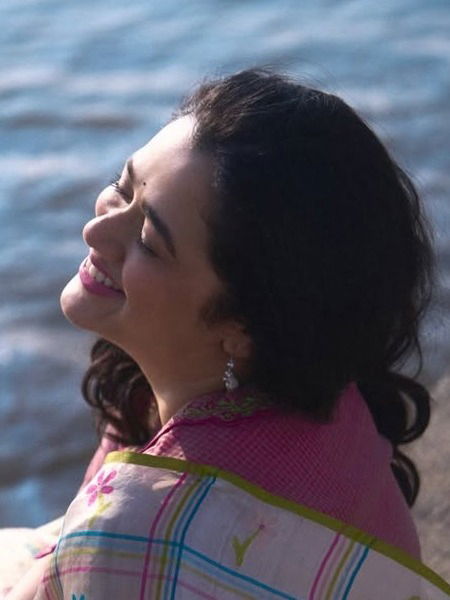 हा सागरी किनारा, ओला सुगंध वारा!