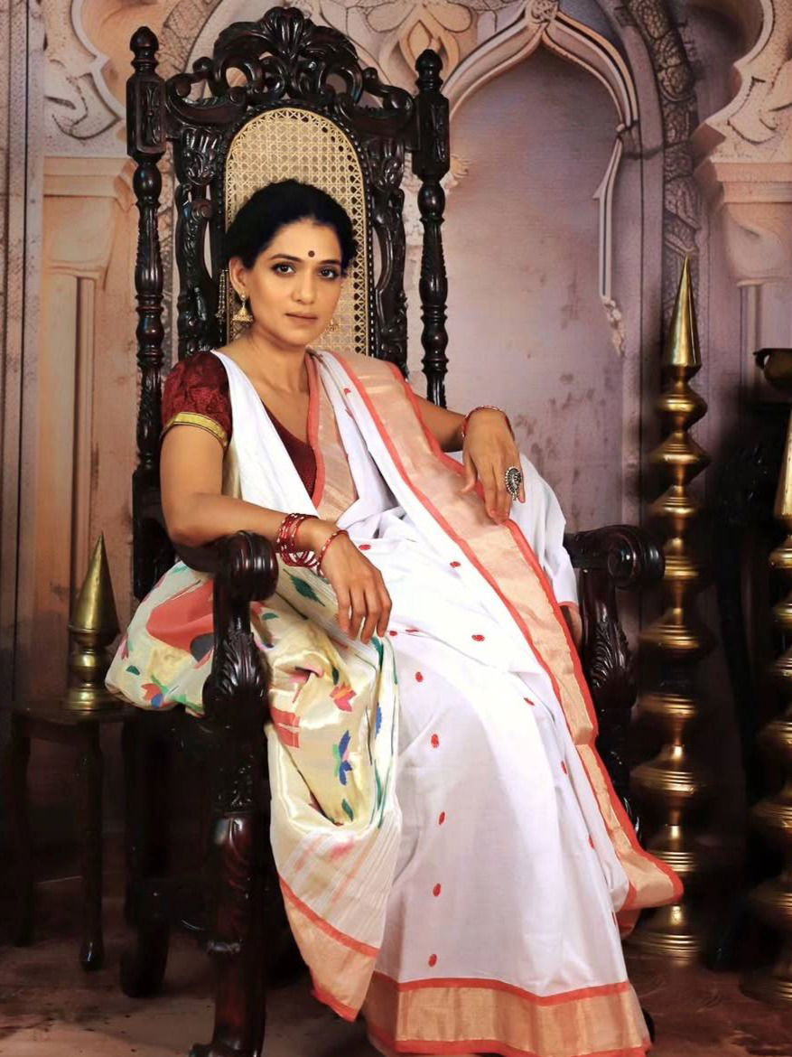 उर्मिला कोठारेचा राजेशाही थाट! - Marathi News | उर्मिला कोठारेचा राजेशाही थाट! | Latest Photos at Lokmat.com