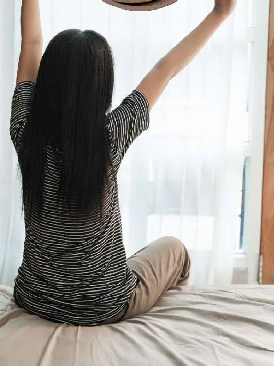 सकाळी उठल्यावर या गोष्टी पाहू नका - Marathi News | सकाळी उठल्यावर या गोष्टी पाहू नका | Latest Photos at Lokmat.com