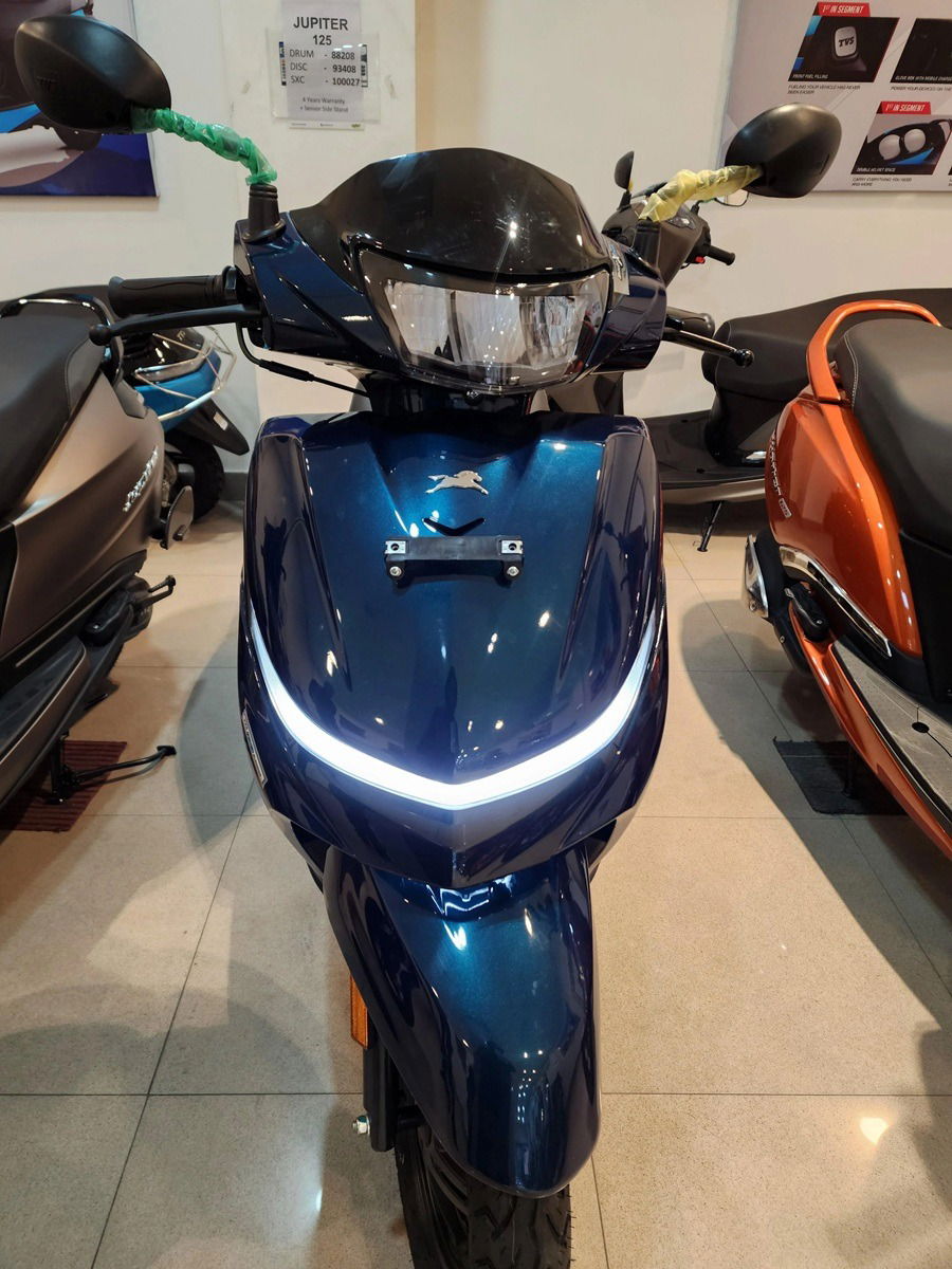 GST कपातीनंतर किती कमी होणार TVS Jupiter ची किंमत? पाहा कॅलक्युलेशन, किती होणार बचत? - Marathi News | GST कपातीनंतर किती कमी होणार TVS Jupiter ची किंमत? पाहा कॅलक्युलेशन, किती होणार बचत? | Latest Photos at Lokmat.com