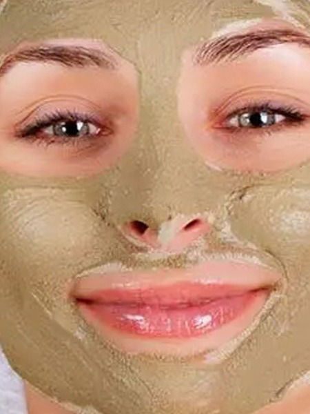 मुलतानी माती चेहऱ्याला लावताना टाळा ७ चुका... - Marathi News | मुलतानी माती चेहऱ्याला लावताना टाळा ७ चुका... | Latest Photos at Lokmat.com