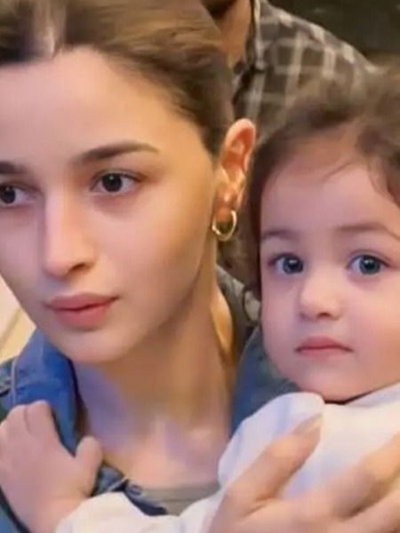 बाळंतपणात वाढलेलं वजन आलिया भट्टने 'असं' केलं कमी... - Marathi News | बाळंतपणात वाढलेलं वजन आलिया भट्टने 'असं' केलं कमी... | Latest Photos at Lokmat.com