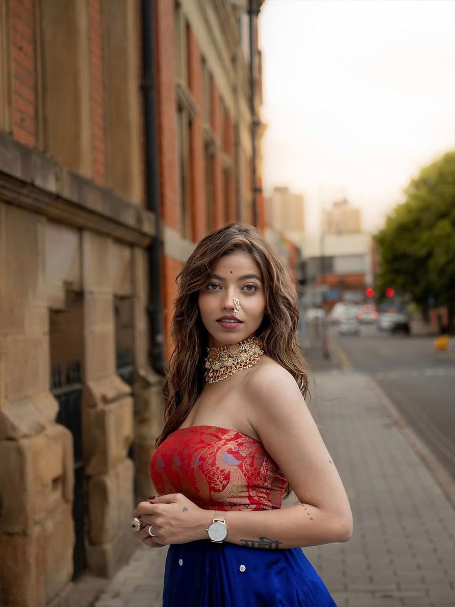 लंडनच्या रस्त्यावर जुईलीच्या ग्लॅमरस अदा - Marathi News | लंडनच्या रस्त्यावर जुईलीच्या ग्लॅमरस अदा | Latest Photos at Lokmat.com