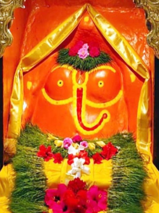 संकष्ट चतुर्थी: गणेशास १ गोष्ट अर्पण करा - Marathi News | संकष्ट चतुर्थी: गणेशास १ गोष्ट अर्पण करा | Latest Photos at Lokmat.com