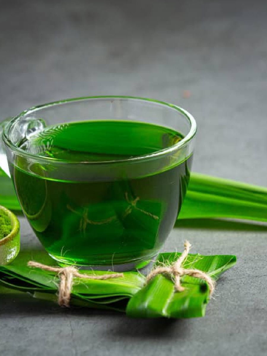 केळीच्या पानांचा ज्यूस पिण्याचे जबरदस्त फायदे - Marathi News | केळीच्या पानांचा ज्यूस पिण्याचे जबरदस्त फायदे | Latest Photos at Lokmat.com