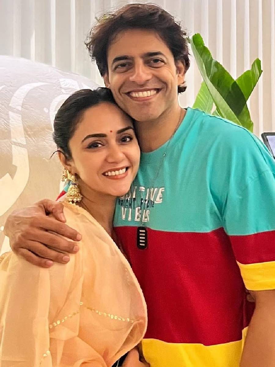 अमृताला 'या' नावाने हाक मारतो तिचा नवरा! अमृताला 'या' नावाने हाक मारतो तिचा नवरा!