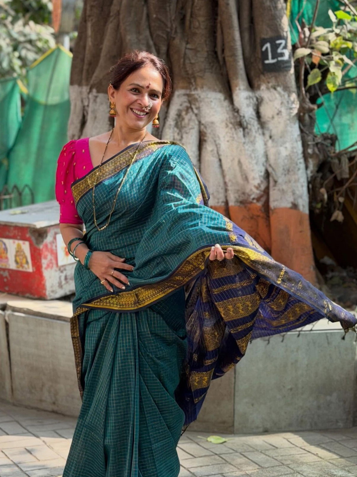 ऐश्वर्या नारकरांनी केलं गुढीपाडव्यानिमित्त पारंपरिक फोटोशूट - Marathi News | ऐश्वर्या नारकरांनी केलं गुढीपाडव्यानिमित्त पारंपरिक फोटोशूट | Latest Photos at Lokmat.com