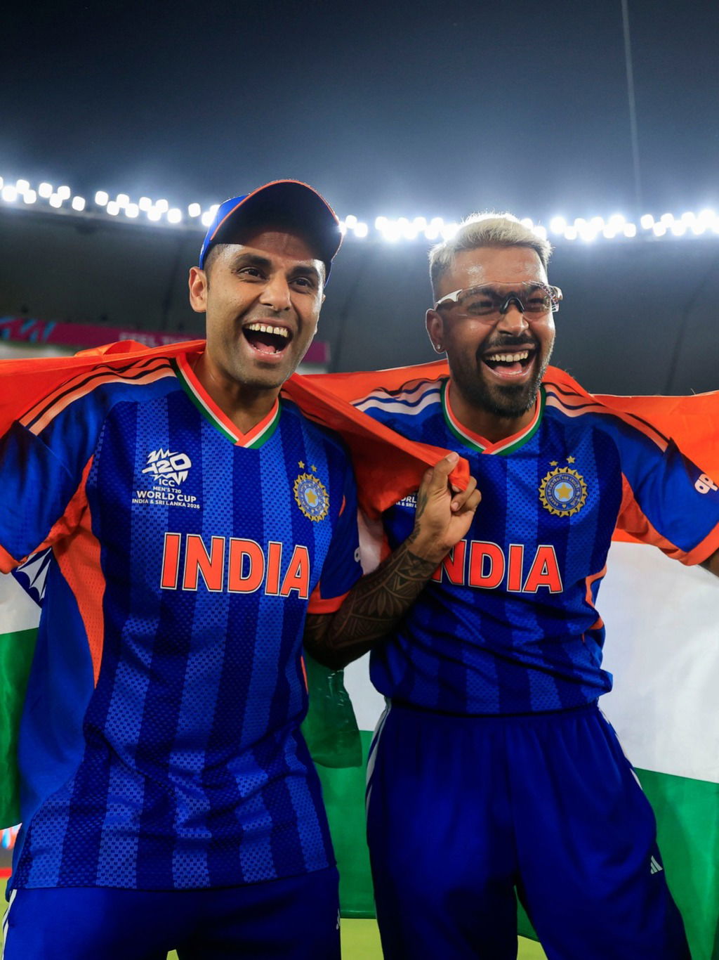 टीम इंडियाच्या १० खेळाडूंनी दोनदा उंचावली टी-२० वर्ल्ड कप ट्रॉफी - Marathi News | टीम इंडियाच्या १० खेळाडूंनी दोनदा उंचावली टी-२० वर्ल्ड कप ट्रॉफी | Latest Photos at Lokmat.com