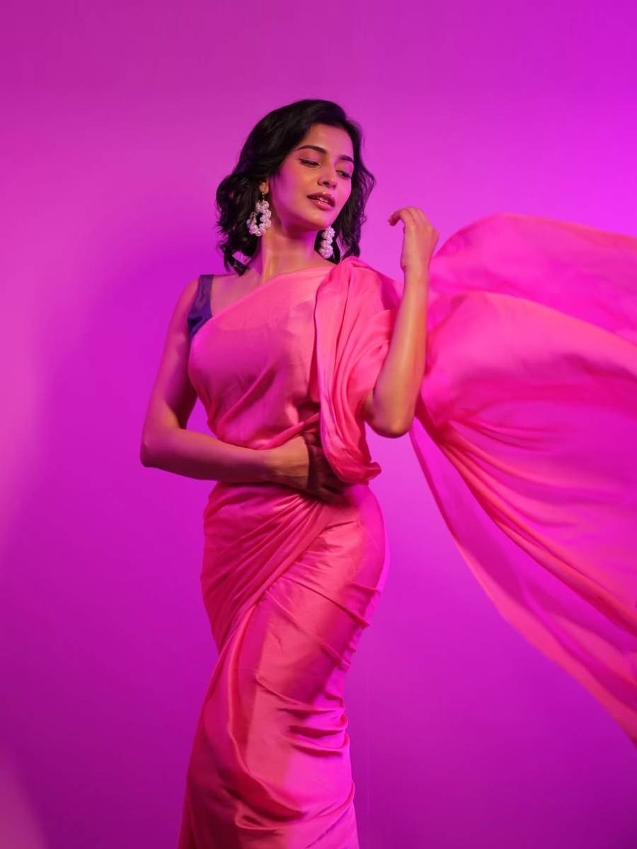 शिवानी मुंढेकरचा ग्लॅमरस लूक! - Marathi News | शिवानी मुंढेकरचा ग्लॅमरस लूक! | Latest Photos at Lokmat.com शिवानी मुंढेकरचा ग्लॅमरस लूक! - Marathi News | शिवानी मुंढेकरचा ग्लॅमरस लूक! | Latest Photos at Lokmat.com