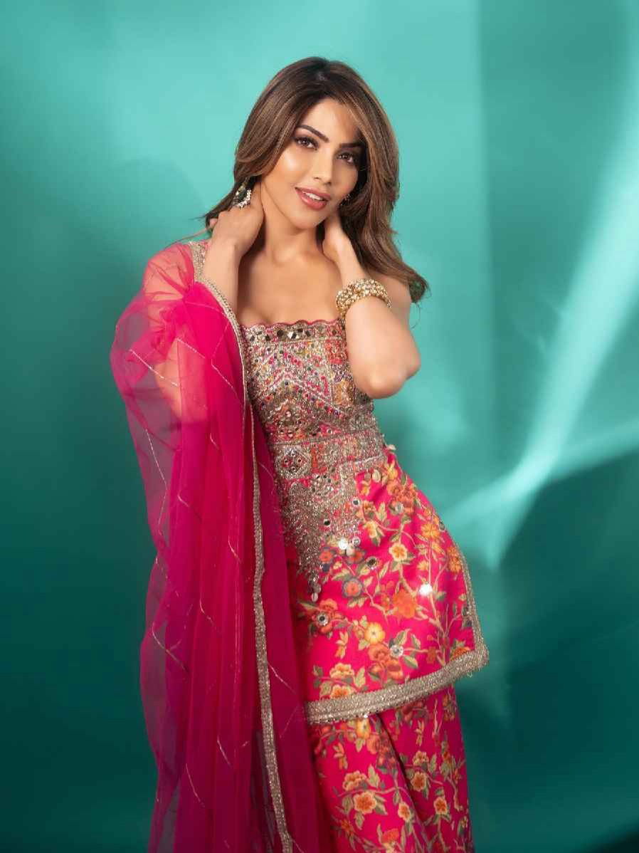 बाई...! निक्की तांबोळीचा सुंदर लूक - Marathi News | बाई...! निक्की तांबोळीचा सुंदर लूक | Latest Photos at Lokmat.com