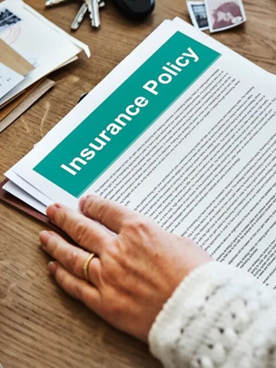 पॉलिसीधारक-नॉमिनी गेले, तर पैसे कुणास? - Marathi News | पॉलिसीधारक-नॉमिनी गेले, तर पैसे कुणास? | Latest Photos at Lokmat.com