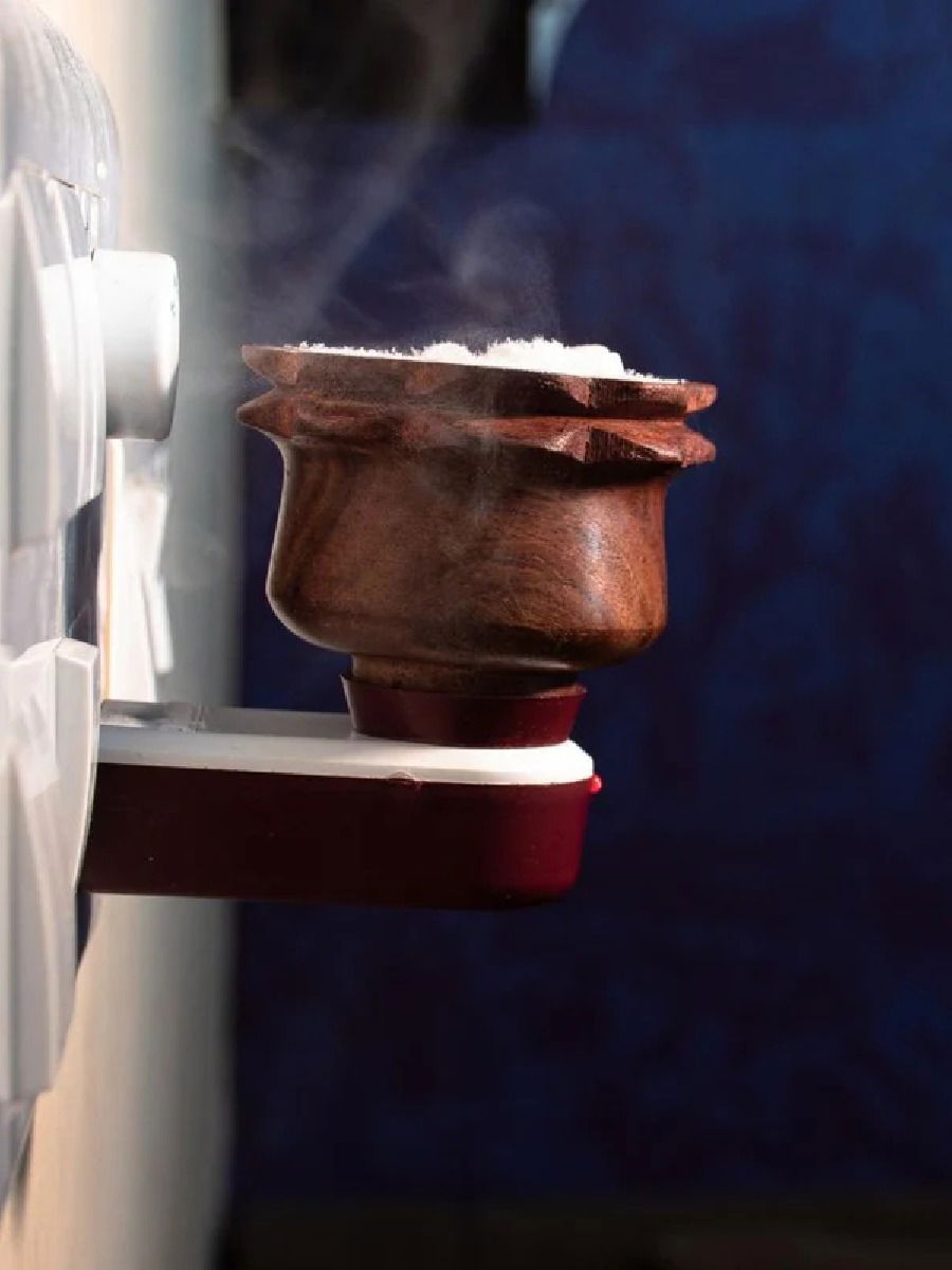 कापूराचे हे महत्त्वाचे फायदे माहितीयेत का? - Marathi News | कापूराचे हे महत्त्वाचे फायदे माहितीयेत का? | Latest Photos at Lokmat.com