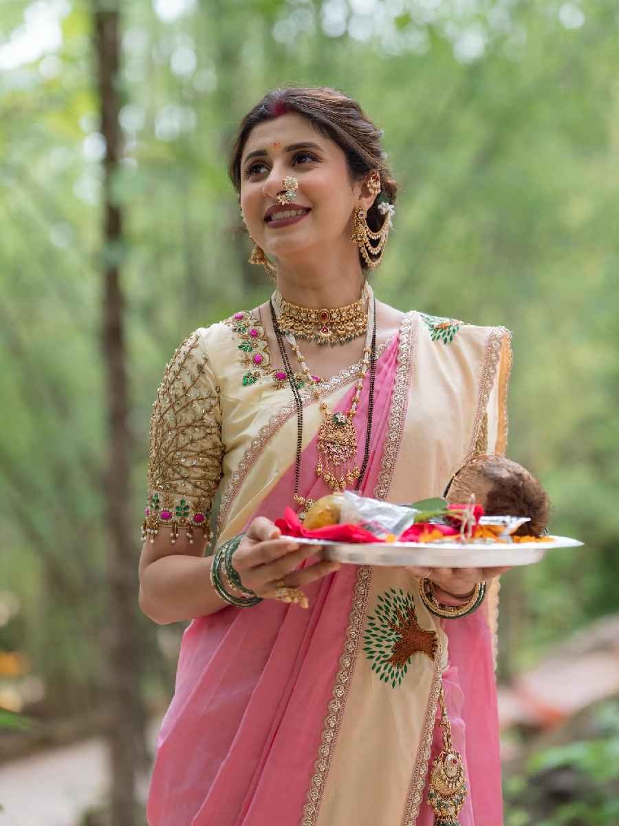 अंकिताची पहिली वटपौर्णिमा! - Marathi News | अंकिताची पहिली वटपौर्णिमा! | Latest Photos at Lokmat.com