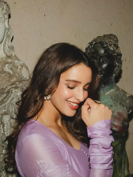 तेरा रूप मेरी नज़रों में बसा...! - Marathi News | तेरा रूप मेरी नज़रों में बसा...! | Latest Photos at Lokmat.com