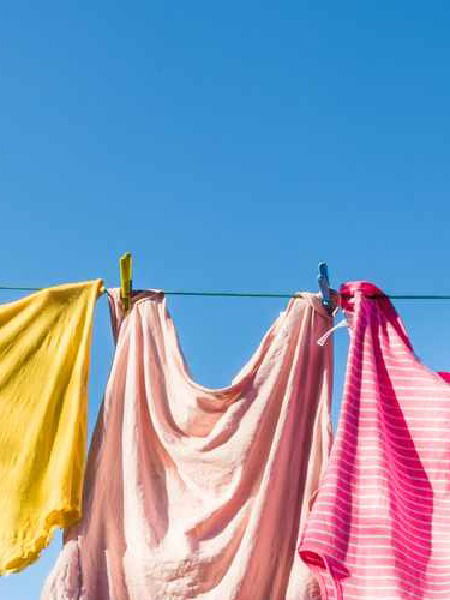 थंडीत कपडे लवकर वाळण्यासाठी वापरा या ट्रिक्स - Marathi News | थंडीत कपडे लवकर वाळण्यासाठी वापरा या ट्रिक्स | Latest Photos at Lokmat.com