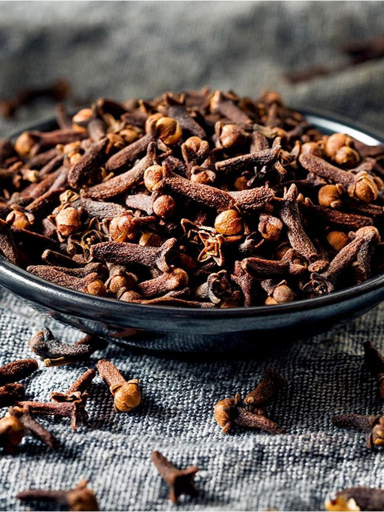 लवंग म्हणजे आरोग्यासाठी छोटा पॅकेट मोठा धमाका! - Marathi News | लवंग म्हणजे आरोग्यासाठी छोटा पॅकेट मोठा धमाका! | Latest Photos at Lokmat.com