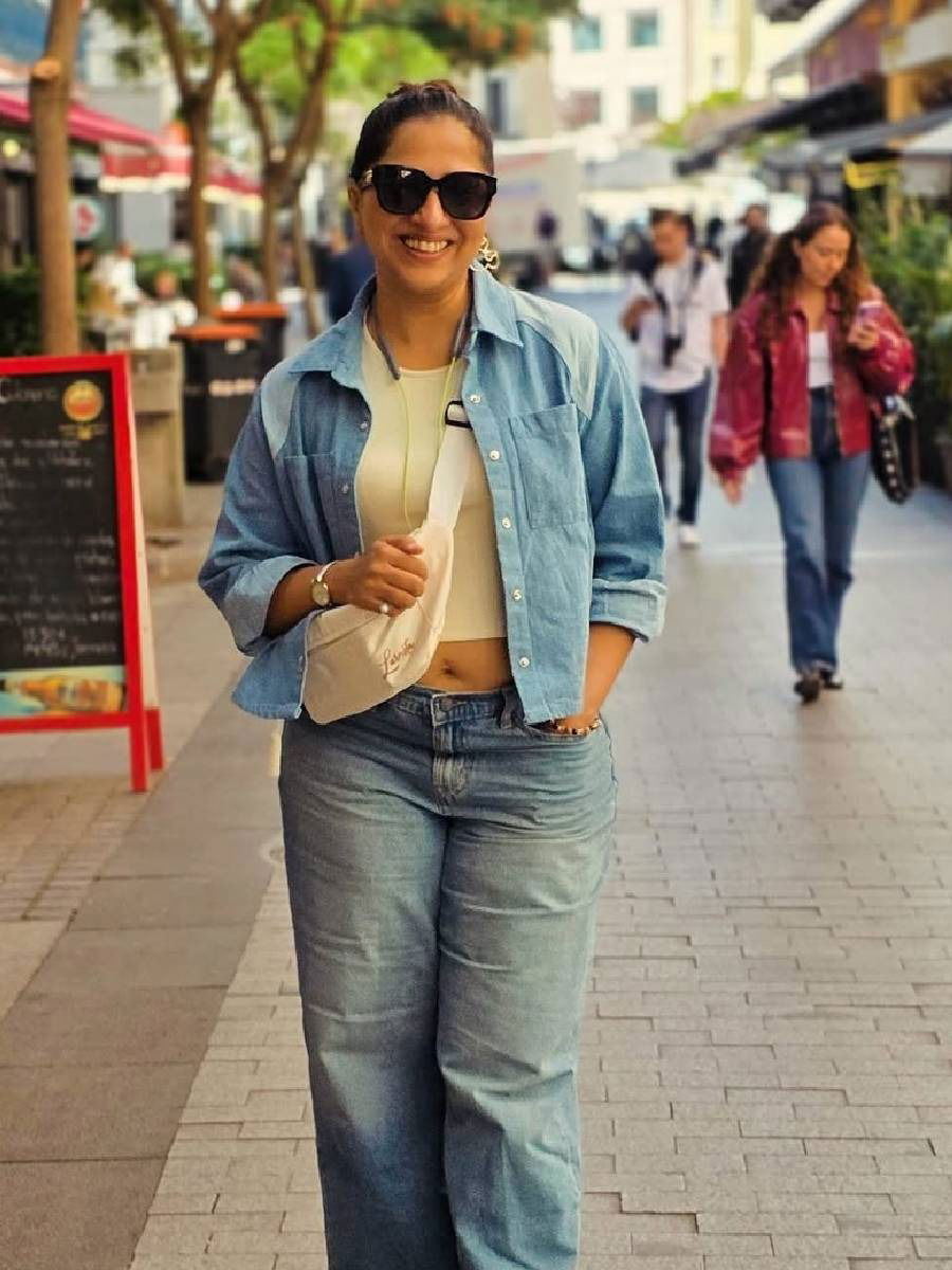 स्पेनमध्ये अरुंधतीचा स्टायलिश लूक! - Marathi News | स्पेनमध्ये अरुंधतीचा स्टायलिश लूक! | Latest Photos at Lokmat.com